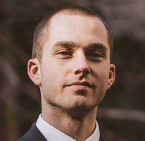 Thomas Whitfield, analyste en trading et expert du marché des cryptomonnaies, portrait
